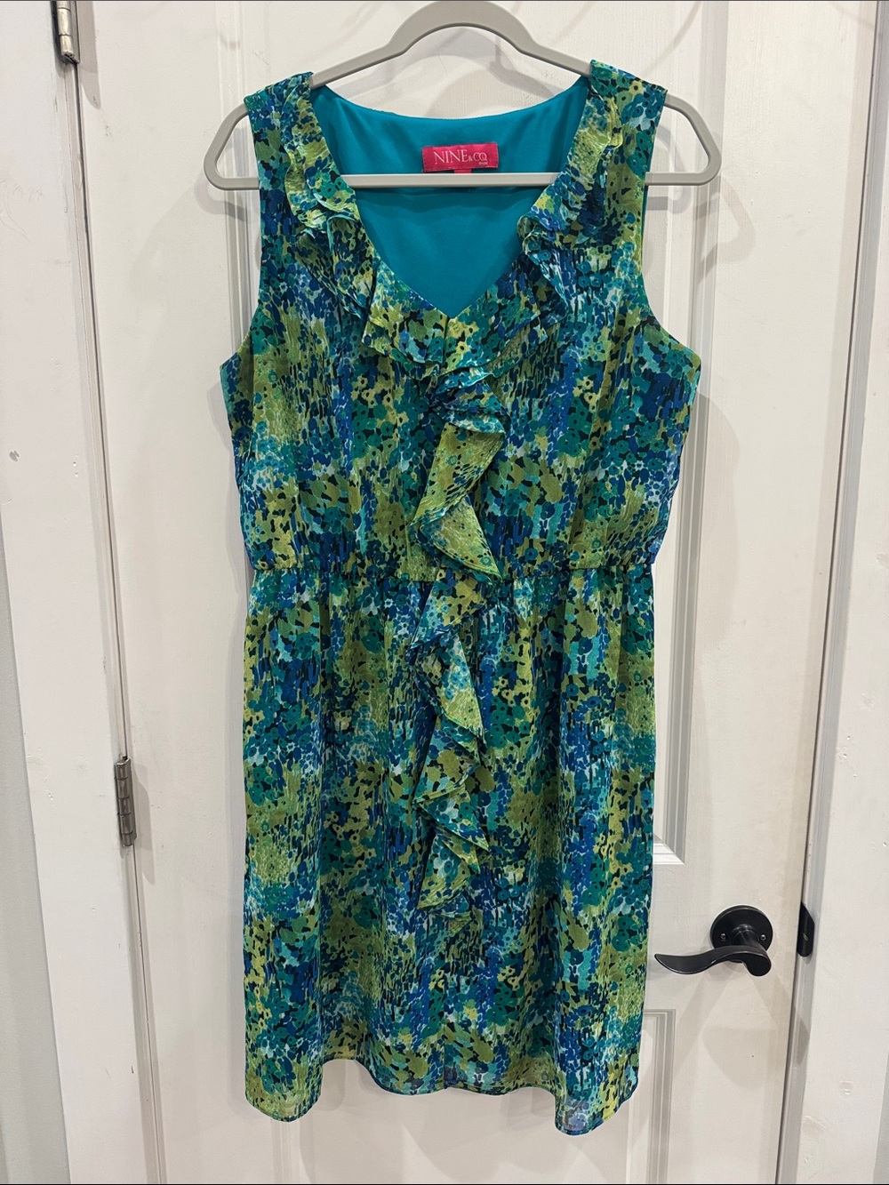 Nine & Co sleeveless abstract floral print ruffled dress with cinched waist